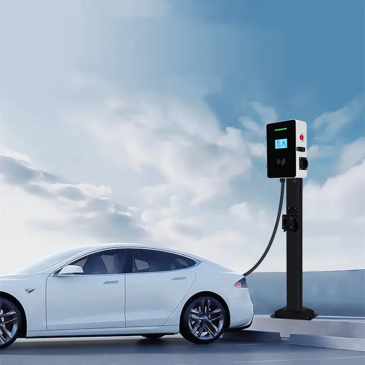 یک تفنگ نوع 2 7 کیلووات ایستگاه شارژ EV نصب شده در دیوار صفحه نمایش LCD
