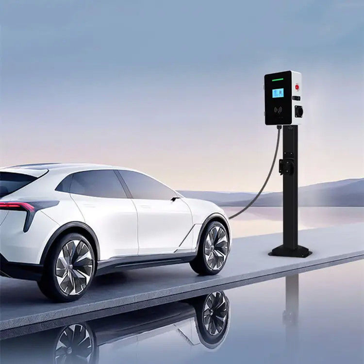 یک تفنگ نوع 2 7 کیلووات ایستگاه شارژ EV نصب شده در دیوار صفحه نمایش LCD